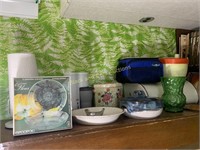 Group of assorted kitchen items