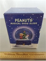 Hallmark Peanuts Snow Globe