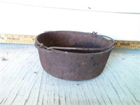 CAST IRON DUTCH OVEN UNMARKED #8