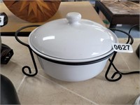 COOKWARE WITH STAND