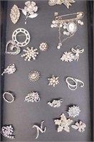 MISC BROOCHES LOT / JEWELRY / 22 PCS