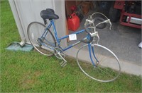 VINTAGE SCHWINN 10 SPEED BIKE, NEEDS FRONT TIRE