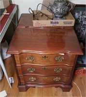 (2) ETHAN ALLEN 3 DRAWER NIGHTSTANDS