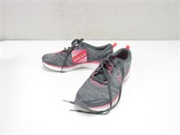 NEW! Women's Gray/Pink Skecher's Size 8.5