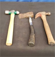 Box, Hatchet and 2 Hammers
