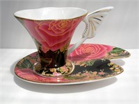 Cup and saucer in Adeline style in a box