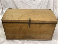 VINTAGE WOODEN TRINK WITH DOVETAIL CONSTRUCTION