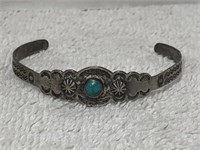 VINTAGE ORNATE STERLING SILVER & TURQUOISE CUFF