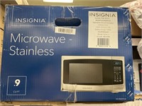 Insignia .9 cu ft microwave