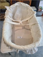 Vintage Carry Bassinet