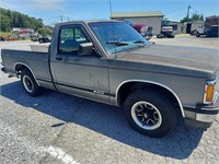 1993 Chevy S10 truck w/ new battery