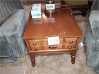 EARLY AMERICAN END TABLE