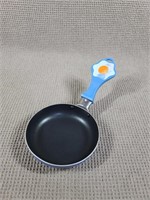 EZ-Egg Nonstick Frying Pan