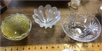 Pressed glass, crackle glass, frosted glass bowls