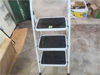 Like new 44" step stool Top step 28"H Good cond