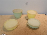 4 Vintage Tupperware Bowls with Lids