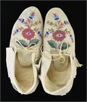 FINE PAIR OF SANTEE SIOUX MOCCASINS.