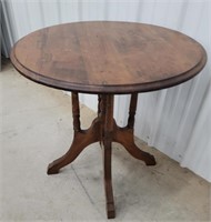Round Parlor table 28"28"