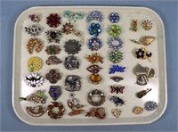 (46) Good Costume Jewelry Brooches