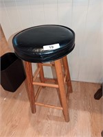 (1) Cushioned Stool