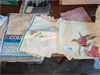Table Runners & Tablecloth (new) +