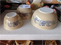 (3) Pyrex Nesting Bowls
