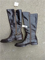 Ladies 9M Born Dark Brown Leather Boots