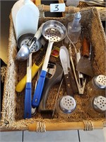 lot asst. kitchen utensils