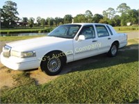 1996 White Lincoln Town Car