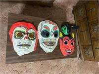 Vintage Halloween masks & flashlight