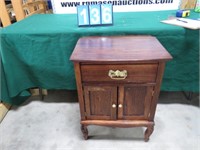 SMALL COMMODE