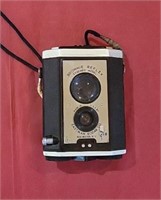 BROWNIE REFLEX SYNCHRO MODEL CAMERA