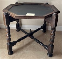 Q - FOLDING ACCENT TABLE (O6)