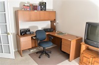 L-Shaped Desk w/Hutch, Chair Mat & Chair
