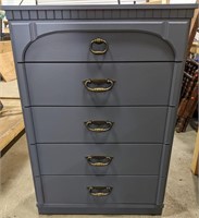 Beautiful 5-drawer dresser 
• 31.5" x 16" x 45"H
