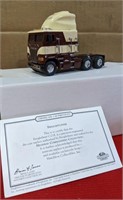 Freightliner Matchbox Ultra cream and brown, with