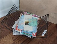 Log/magazine basket with magazines