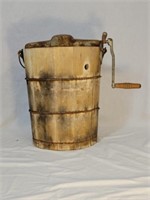 Old Fashioned Vintage Ice Cream Maker