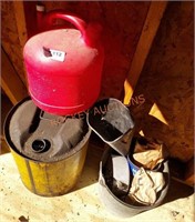 Gas can and oil pan lot