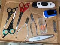 Mixed lot. Scissors. Pliers. Medical related