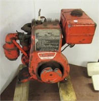 Winsconsin Jacobsen air cooled engine. Note spins