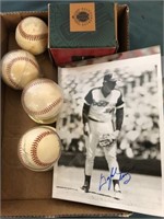 TRAY OF ASSORTED BASEBALL COLLECTIBLES,