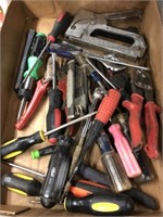 TRAY OF MISC HAND TOOLS, SCREW DRIVERS, MISC