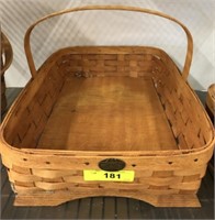 FOOTED PETERBORO BASKET WITH HANDLE