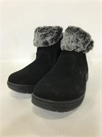 New with tags Khombu fur trim boots