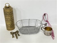 Lot of assorted metal home items