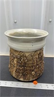 Ceramic plant pot (8.5"H)