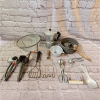 Box Lot Kitchen Gadgets- Stifter, Strainer,