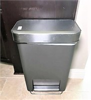 Simple Human Step Activated Trash Can