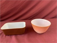 2 Pyrex small dishes ovenware